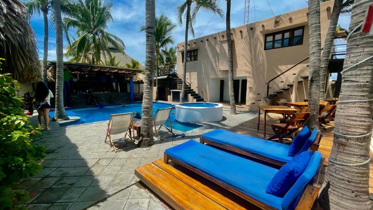 Johnnys Place Hotel مونتيريكو المظهر الخارجي الصورة