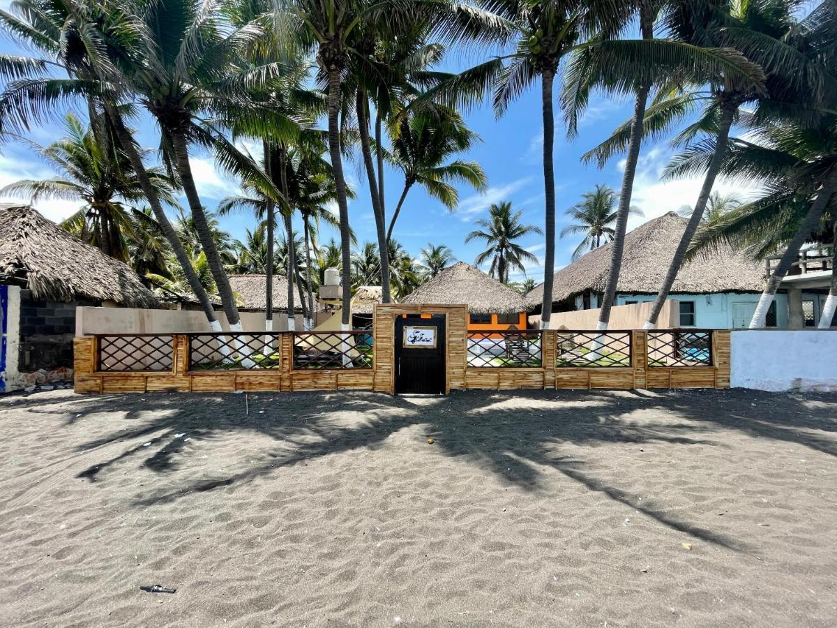 Johnnys Place Hotel مونتيريكو المظهر الخارجي الصورة