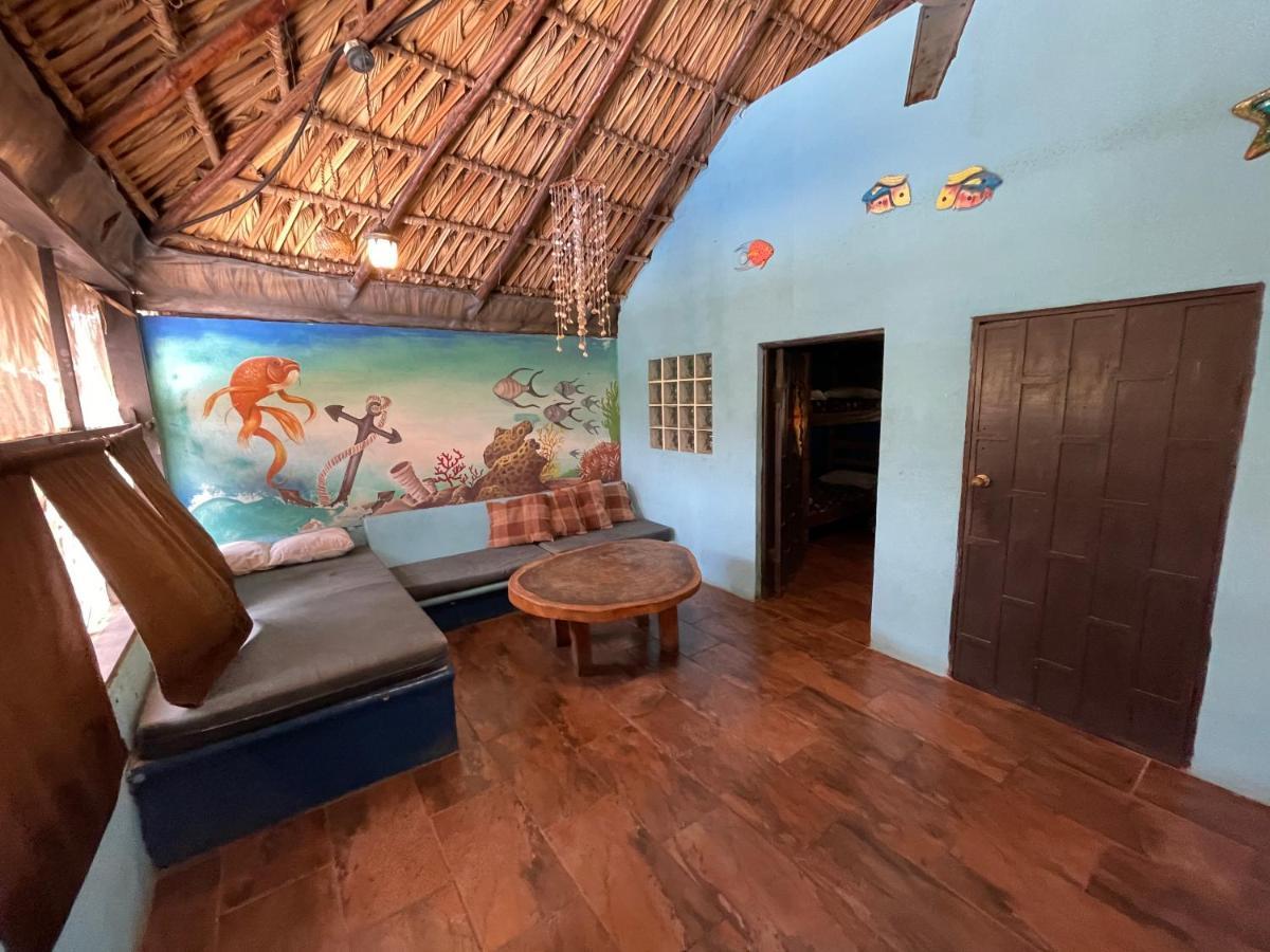 Johnnys Place Hotel مونتيريكو المظهر الخارجي الصورة