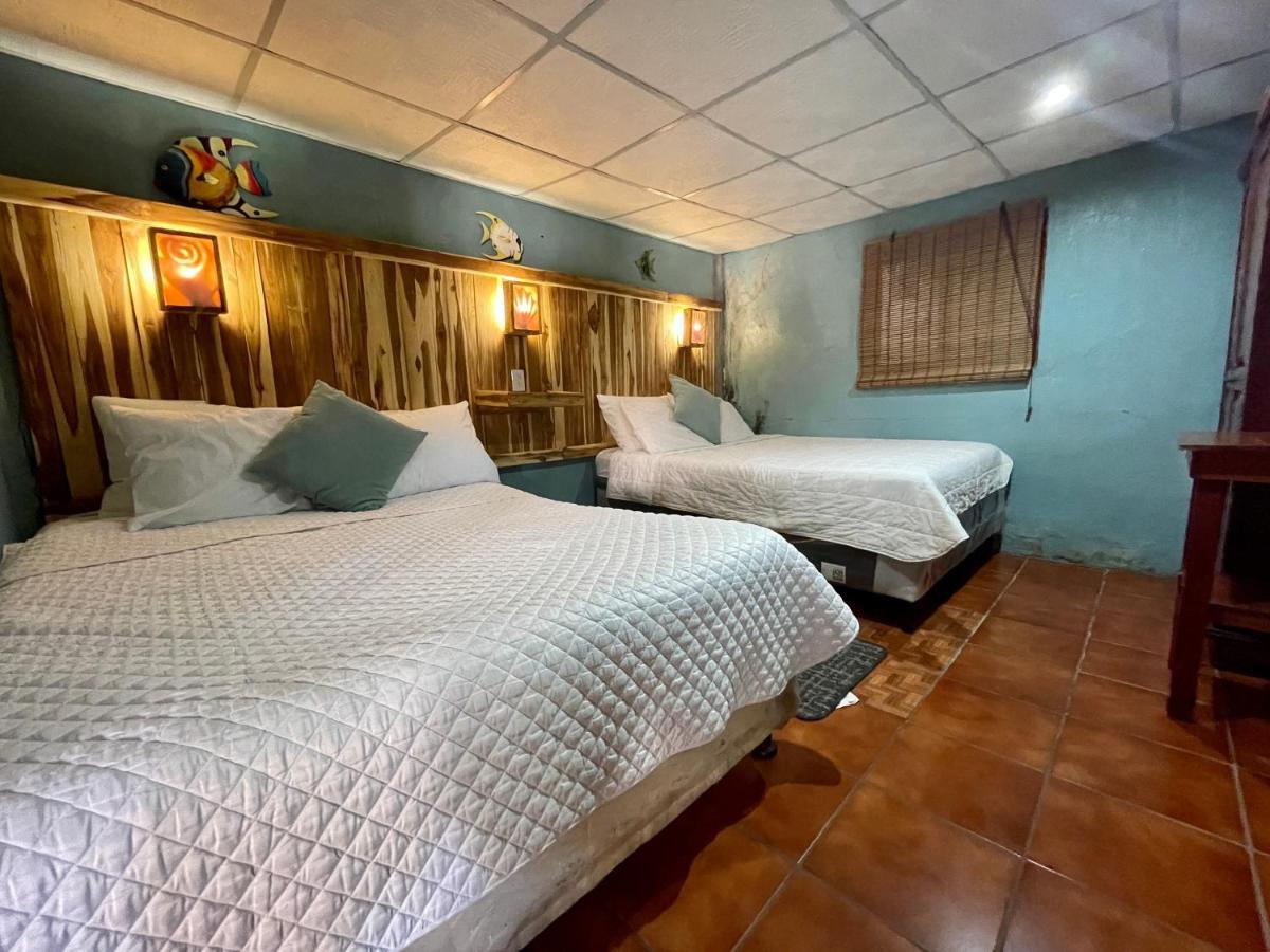 Johnnys Place Hotel مونتيريكو المظهر الخارجي الصورة
