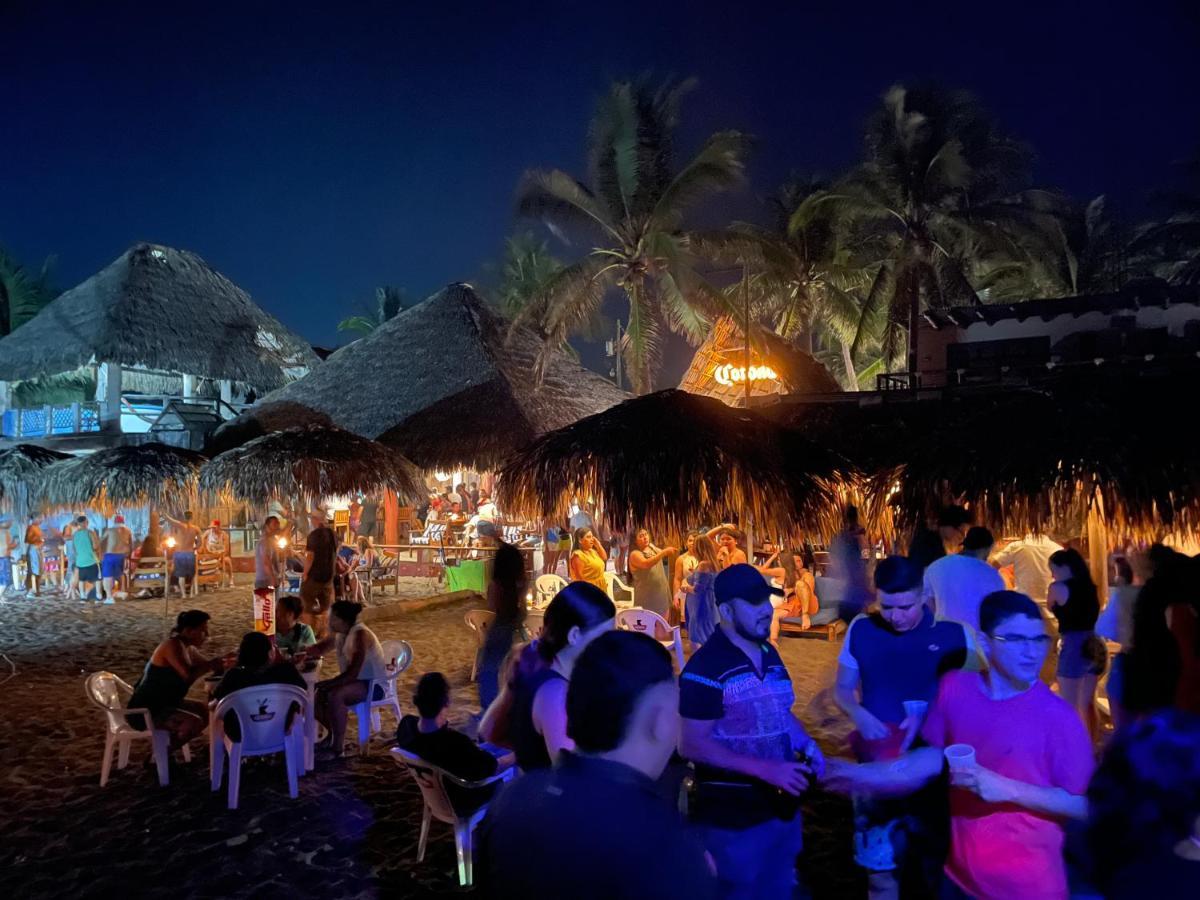 Johnnys Place Hotel مونتيريكو المظهر الخارجي الصورة