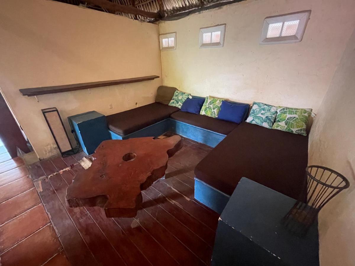 Johnnys Place Hotel مونتيريكو المظهر الخارجي الصورة