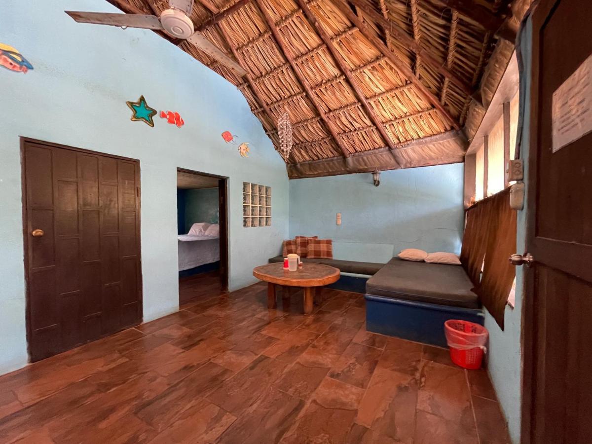 Johnnys Place Hotel مونتيريكو المظهر الخارجي الصورة