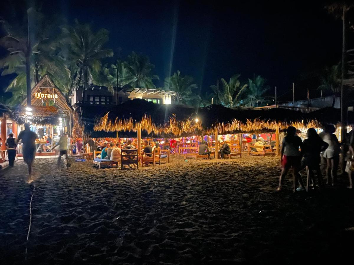 Johnnys Place Hotel مونتيريكو المظهر الخارجي الصورة