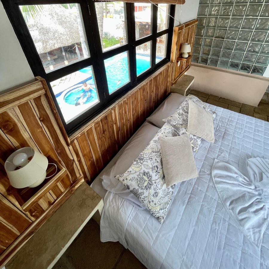 Johnnys Place Hotel مونتيريكو المظهر الخارجي الصورة