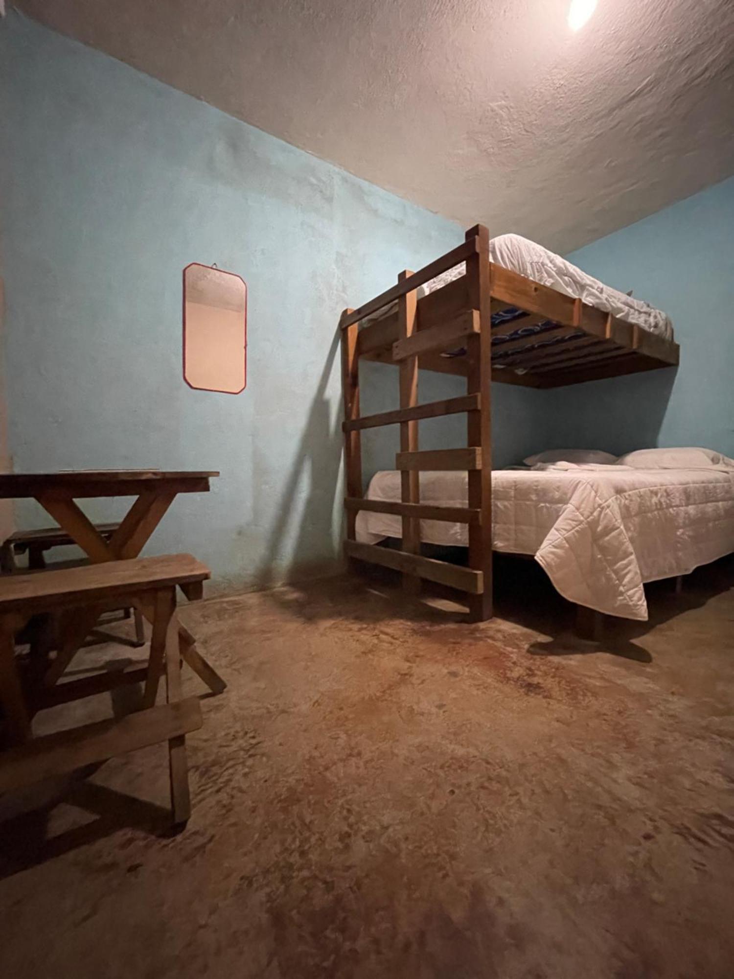 Johnnys Place Hotel مونتيريكو المظهر الخارجي الصورة